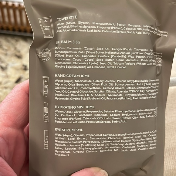 Therabody cross body travel kit and Therabody kit. - Picture 6 of 6